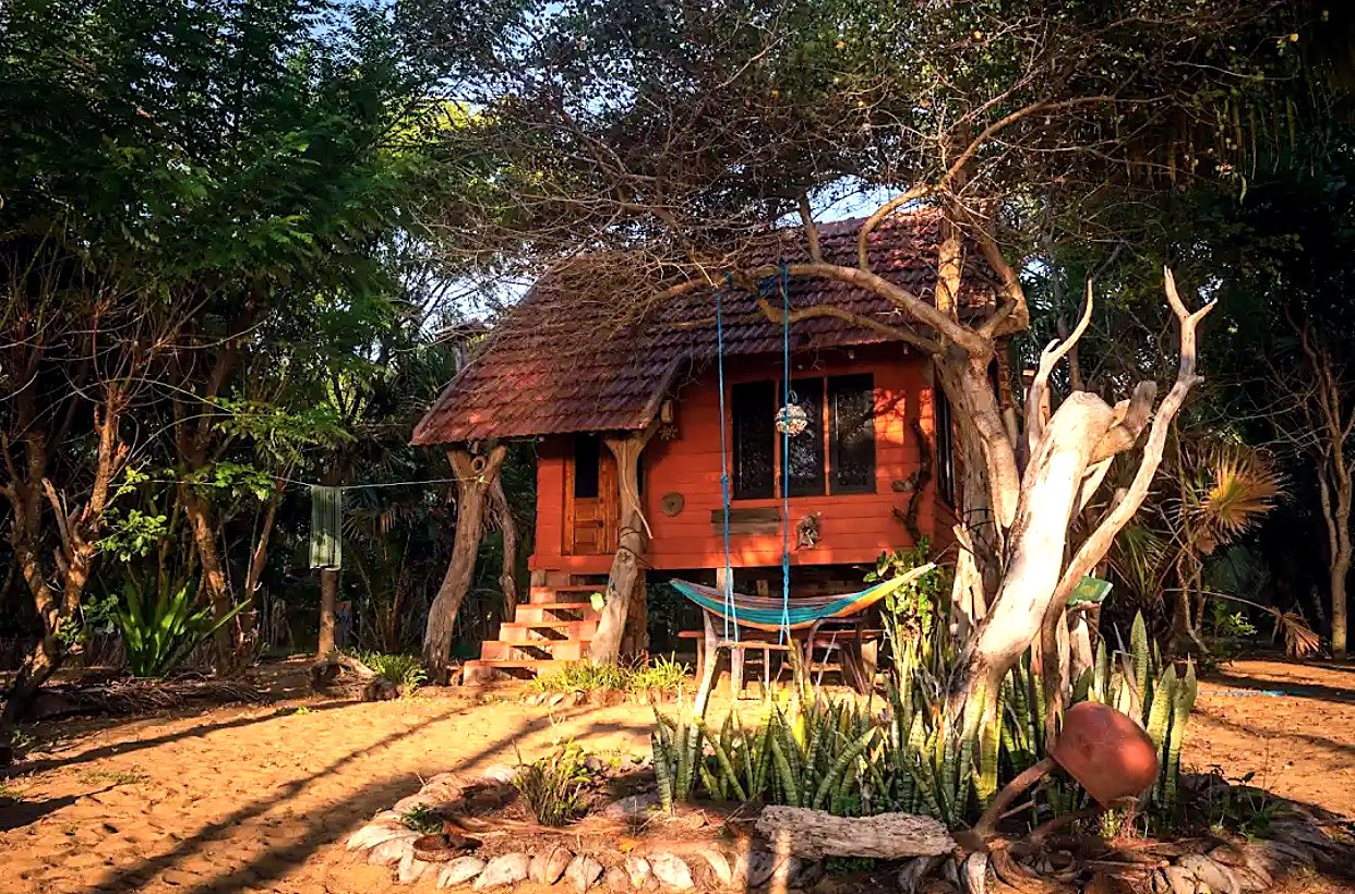 Tree house cabana with sea view